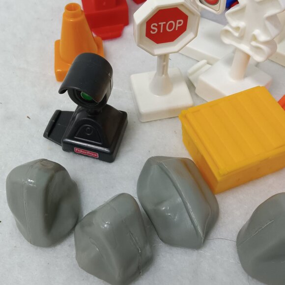 Fisher Price GeoTRAX Accessories Lights Signs Trees Barricades Rocks Lot of 23 - Picture 2 of 5